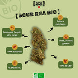 Fleur de CBD Sour RNA Bio de Gr33nz, issue d'une culture extérieure naturelle, offrant des arÎmes fruités et acidulés avec 10 % de CBD et moins de 0,3 % de THC.