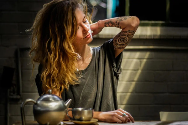 CBD ET DOULEURS CERVICALES : TOUT SAVOIR ! - GR33NZ