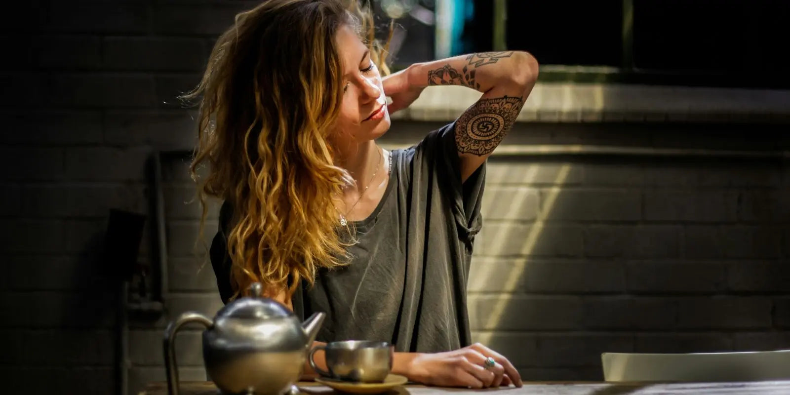 CBD ET DOULEURS CERVICALES : TOUT SAVOIR ! - GR33NZ