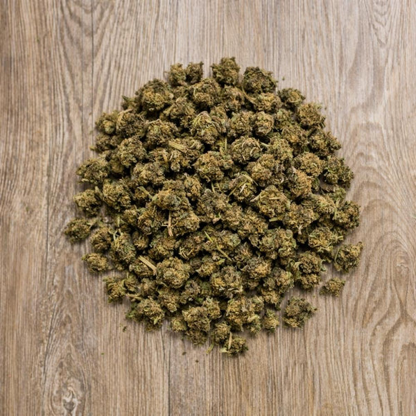 Fleurs CBD 100g Harlequin en vue du dessus. Petites têtes séchées issues de chanvre conforme à la réglementation européenne.