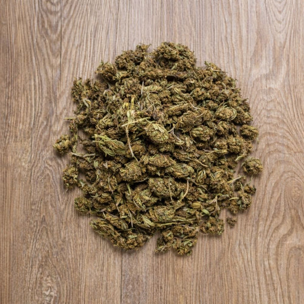 Fleurs CBD 100g Lemon présentées en vue du dessus. Petites têtes séchées issues de chanvre conforme à la réglementation européenne.