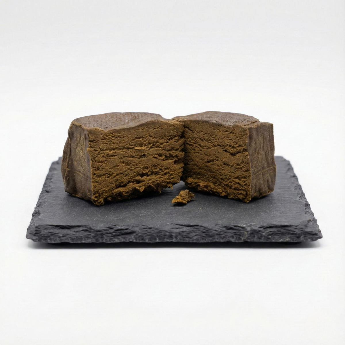 Bubble Ice GR33NZ : hashish CBD bio premium sur ardoise. Extraction à l’eau glacée, 55 % de CBD, texture dense et pureté exceptionnelle.